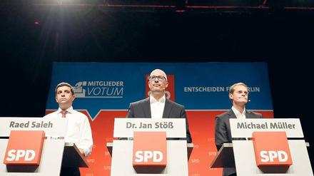 Kandidaten-Dämmerung. Einer regiert bald Berlin - doch wer kann es? Am Mittwochabend näherte sich die SPD-Basis zum zweiten Mal dieser Frage.