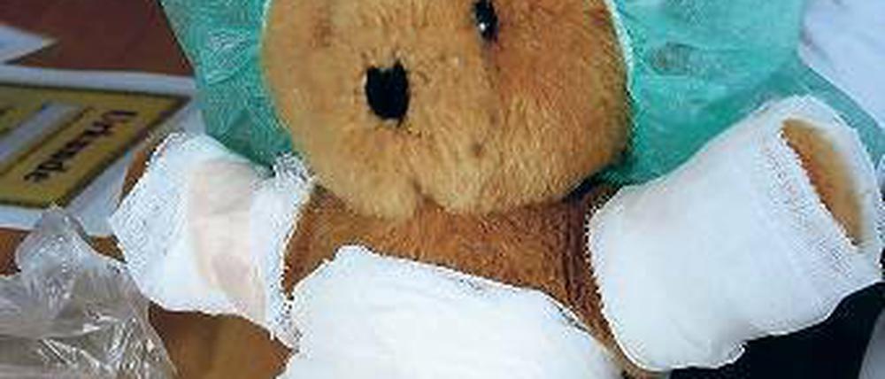 Manchmal ein echter Trost: ein Teddy für kranke Kinder.