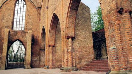Historischer Ort. In der Ruine der Franziskaner-Klosterkirche unweit des Roten Rathauses war der Tote am Sonntag von Passanten gefunden worden. 