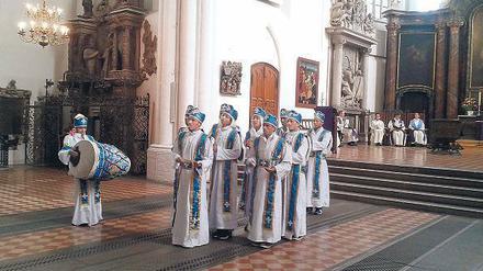 Taktvoll. Der Chor der eritreisch-orthodoxen Gemeinde in der Marienkirche.