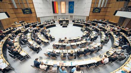 Berlin hat keine Wahl. Das Abgeordnetenhaus soll am 18. September neu bestimmt werden. Der Senat ist nun hektisch bemüht, den Termin zu halten.