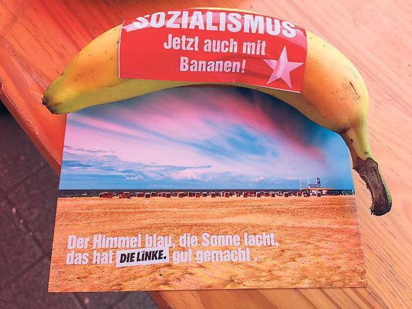Die Linke verteilt die einst in der DDR begehrte Südfrucht. 