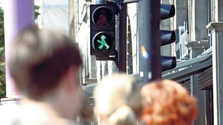 Zu kurz. Viele Fußgänger wünschen sich, dass das grüne Ampelmännchen für sie länger leuchtet. 