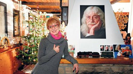 Monika Ehrhardt-Lakomy führt fort, was sie mit ihrem 2013 verstorbenen Mann Reinhard Lakomy begonnen hat – sie tourt, veröffentlicht CDs und plant ein Nachlassarchiv. 