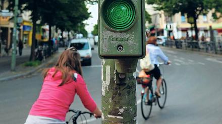 Vorfahrt für Radfahrer. Mit abgegrenzten Fahrstreifen, Radschnellwegen und radlerfreundlichen Ampelschaltungen soll das Fahrradfahren sicherer und bequemer werden. 
