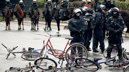 Großeinsatz gegen Gewalt. Der Kölner AfD-Parteitag wurde von einem massiven Polizeiaufgebot begleitet. 