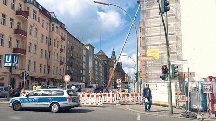 Keine Durchfahrt. Seit Mitte März ist die Grunewaldstraße an der Ecke Eisenacher Straße gesperrt.