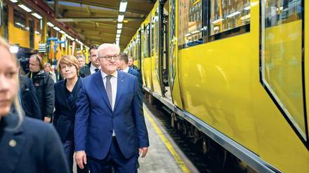 Bei seinem Antrittsbesuch in Berlin versuchte sich Frank-Walter Steinmeier als U-Bahn-Fahrer.