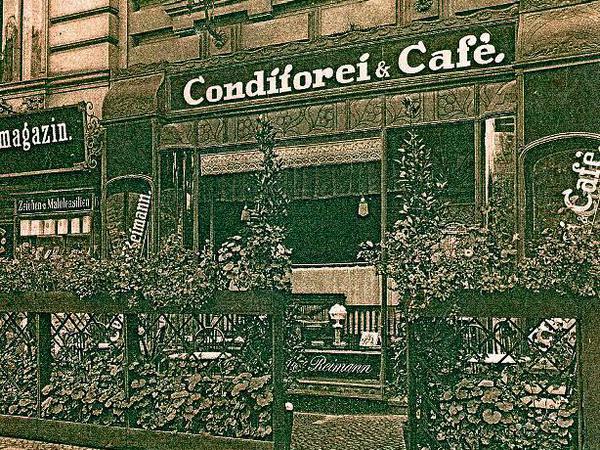 Das erste Reimann-Kaffeehaus, an das das Lied „In einer kleinen Konditorei“ erinnert, befand sich aber in der Kantstraße 153.