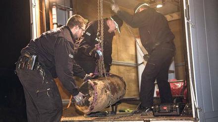 Anfang Oktober barg der Kampfmittelräumdienst der Polizei am Innsbrucker Platz eine 250 Kilogramm schwere Fliegerbombe. Anwohner wurden in Sicherheit gebracht, Stadtautobahn und Ringbahn gesperrt. 