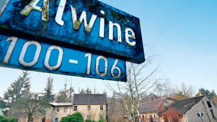 Ab in den Süden. In der Ortschaft Alwine leben 15 Mieter in ziemlich baufälligen Häusern. 