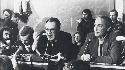 Der damalige Berliner Wissenschaftssenator Peter Glotz (links) war der einzige namhafte Politiker beim „Tunix“-Kongress.