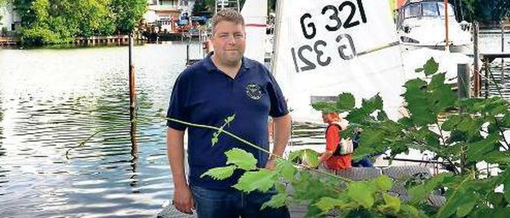 SEGEL-LEHRER. Florian Kleiß, 40, aus Staaken ist Jugendleiter beim Yacht-Club Stößensee.