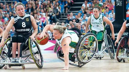 Action! Ausstellungsinitiator Näder bat auch Tagesspiegel-Redakteurin Annette Kögel, ein Bild auszuwählen. Es entstand beim Rollstuhlbasketball-Frauenfinale in London 2012. 