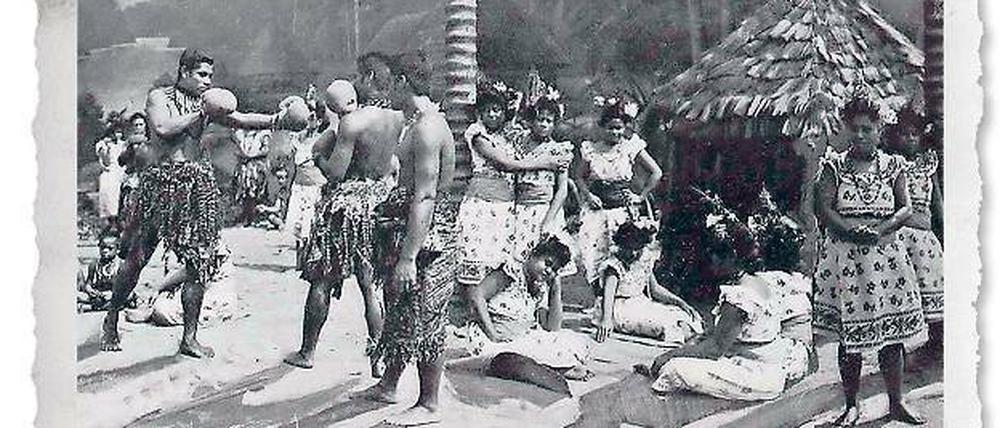 Willkommenskultur im Zoo. Eine Völkerschau stellt den Berlinern im Juni 1900 die „neuen Landsleute aus Samoa“ vor. Das Pazifikatoll ist erst seit wenigen Monaten deutsches Kolonialgebiet. 