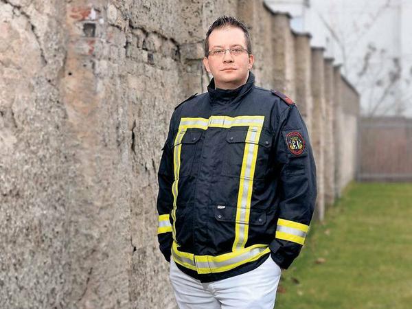 Manuel Mahnke, 34, ist Psychiatriekrankenpfleger und freiwilliger Feuerwehrmann in Berlin.