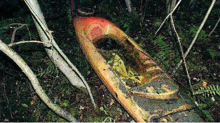 Tatwerkzeug: das verschleppte Kajak, wie es die Polizei fand. Muscheln waren darauf, sie wurden aber nie richtig untersucht.