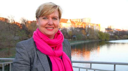 Trotz des rosa Schals - Eva Högl will nicht SPD-Spitzenkandidatin für 2016 werden.