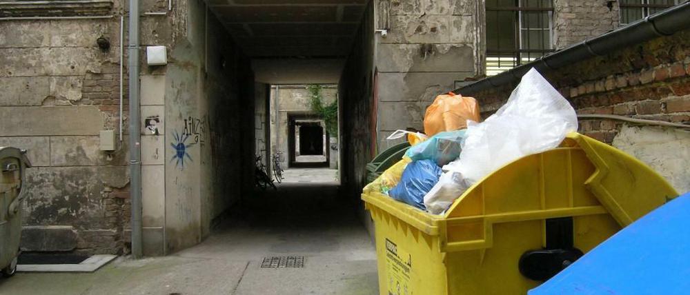 Mülltonnen vor der Nase? In manchen Erdgeschoss-Wohnungen mit Blick auf den Hinterhof muss man einiges ertragen.