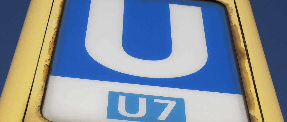 Die U7 ist die längste U-Bahnlinie der Stadt, führt von Spandau nach Rudow.