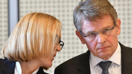Polizeipräsident Klaus Kandt und seine Stellvertreterin Margarete Koppers bei einer Sondersitzung des Innenausschusses.