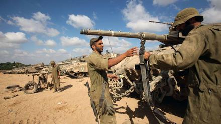 Israelische Panzer an der Grenze zum Gazastreifen.
