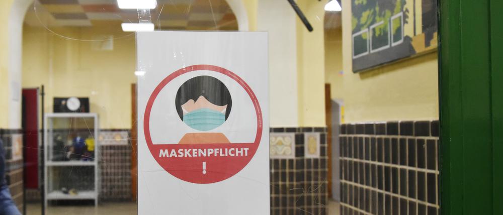 Maskenpflicht im Schulgebäude. Für die Schülerinnen und Schüler der Tempelhofer Johanna-Eck-Schule längst Alltag.