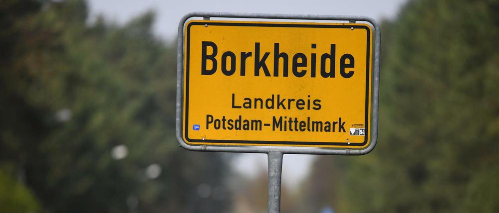 Ein Jugendlicher soll in Borkheide seine Mutter getötet und zerstückelt haben. Am Karfreitag soll es eine Gedenkminute geben.