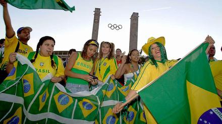 Brasilien liegt an der Spree. Holt die Perücken raus!
