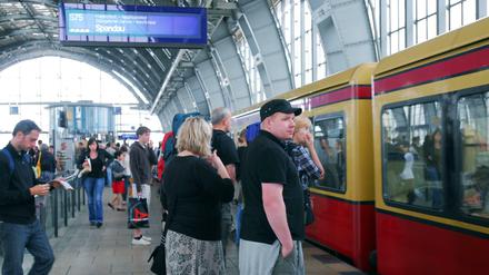 Zurückbleiben! S-Bahn-Fahrgäste müssen sich in den kommenden Wochen auf Verzögerungen einstellen.