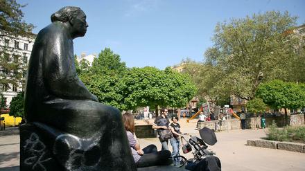 Und Käthe Kollwitz guckt zu. Die Gegend um den nach der Künstlerin benannten Platz gehört zu den beliebtesten Berlins.