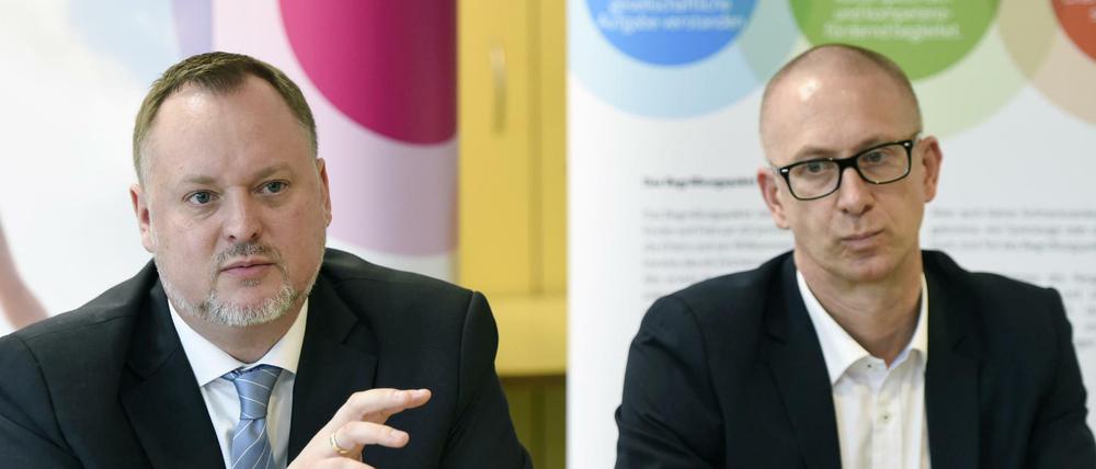 Falko Liecke (CDU), Neuköllns Stadtrat für Jugend und Gesundheit (links), und Staatsanwalt Thomas Schulz-Spirohn.