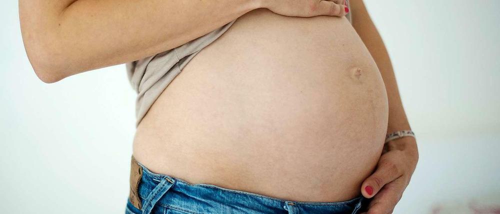 Von der Schwangerschaft bis zur Geburt: im Vivantes-Klinikum am Friedrichshain werden schwangere Frauen für eine Dokusoap mit der Kamera begleitet.