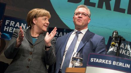 Bundeskanzlerin Angela Merkel (CDU) unterstützt den Spitzenkandidaten Frank Henkel beim Landesparteitag.