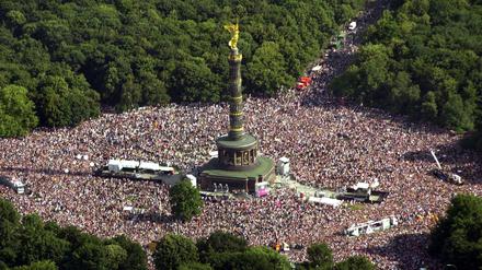 So groß wie die frühere Loveparade wird der Zug der Liebe nicht: Die Veranstalter rechnen mit 30 000 Teilnehmern. 