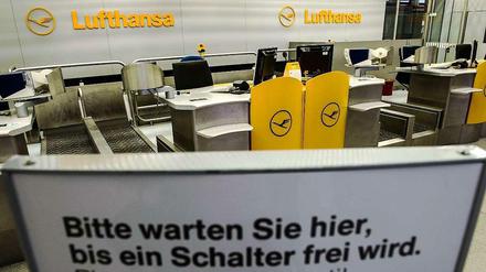 Freie Lufthansa-Schalter wird es heute am Flughafen Tegel jede Menge geben - ab 13 Uhr hat die Gewerkschaft Vereinigung Cockpit zum Streik aufgerufen.