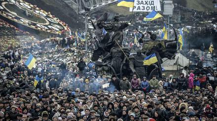 Demonstranten haben sich auf dem Maidan in Kiew versammelt, um gegen die militärischen Aggressionen Russlands zu demonstrieren.