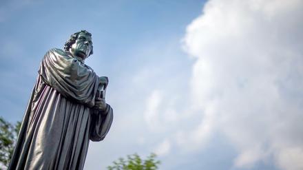 Was würde Martin Luther, hier sein Denkmal in Eisenach, wohl zu den Aktivitäten am Reformationstag sagen?
