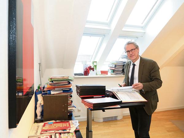 Matthias Kollatz-Ahnen, Senator für Finanzen, fotografiert in seinem Büro in Berlin-Mitte.