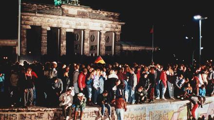 Berlins Regierender Bürgermeister Wowereit fordert mehr Engagement vom Bund bei den Feierlichkeiten zum 25. Jubiläum des Mauerfalls.