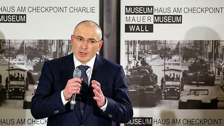 Der Besuch des Mauermuseums am Checkpoint Charlie ist für die meisten Berlin-Touristen Pflicht. Michail Chodorkowski wählte den Ort für die erste Pressekonferenz nach zehn Jahren Haft in Russland.