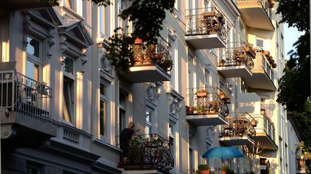Wohnungen in Hamburg: Die Hansestadt zählt zu den teuersten Städten in Deutschland für Mieter und Immobilienkäufer. Entsprechend groß ist der Mangel an Wohnraum für Bezieher niedrigerer Einkommen. 