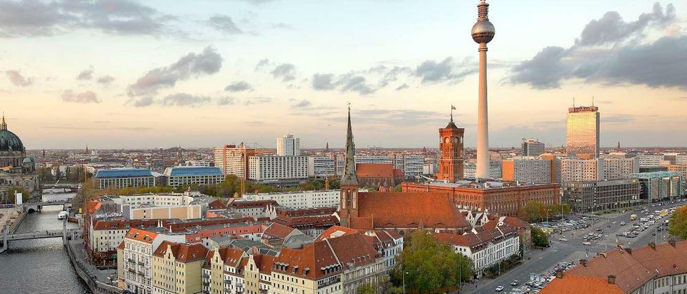 Blick auf Nicolaiviertel, Rotes Rathaus und Fernsehturm: die Planspiele für den historischen Stadtkern Berlins wurden erst einmal aufgeschoben.