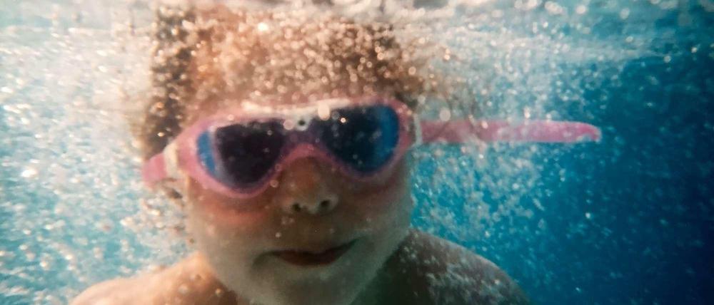 Unter Wasser bieten sich auch schon für eine Fünfjährige nochmal ganz neue Perspektiven. 