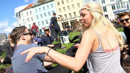 Schätzungsweise 44.000 Menschen tummelten sich am 1. Mai auf dem Myfest in Kreuzberg - und doch fand sich immer wieder ein Plätzchen zum Entspannen.