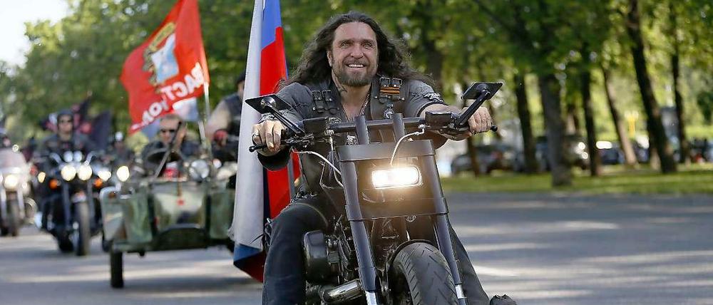 Westwärts. "Nachtwölfe"-Chef Alexander Saldostanow will heute mit einem Korso von Moskau aus nach Berlin aufbrechen.