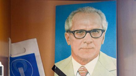 Das einstige Intendantenbüro ist noch immer geschmückt mit einem Bild Erich Honeckers.