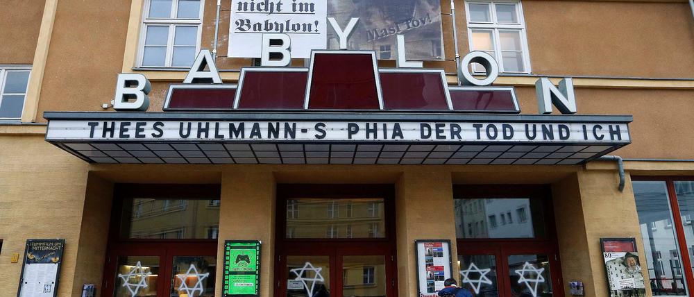 Naziparolen am Kino Babylon in Berlin.