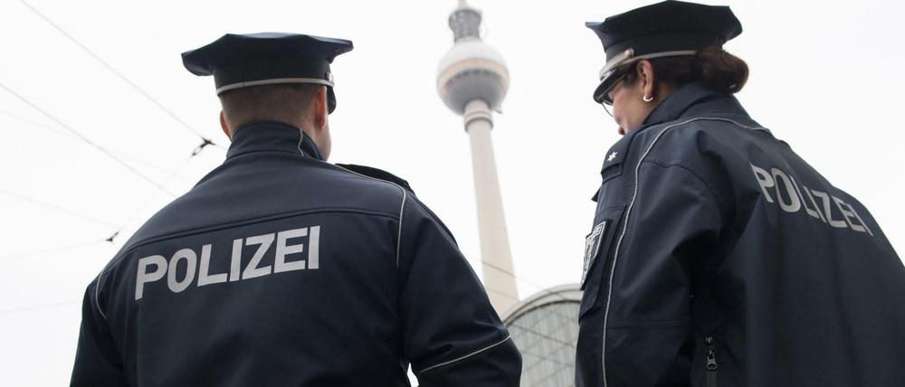 Sorgt die Berliner Polizei bald für Kuschelrock-Stimmung am Alex?