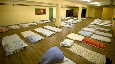 Der Männerschlafsaal einer Notübernachtung für Obdachlose.